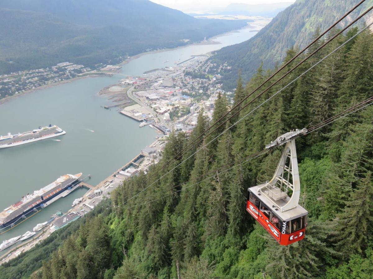 Alaskan Hotel And Bar Джуно Экстерьер фото